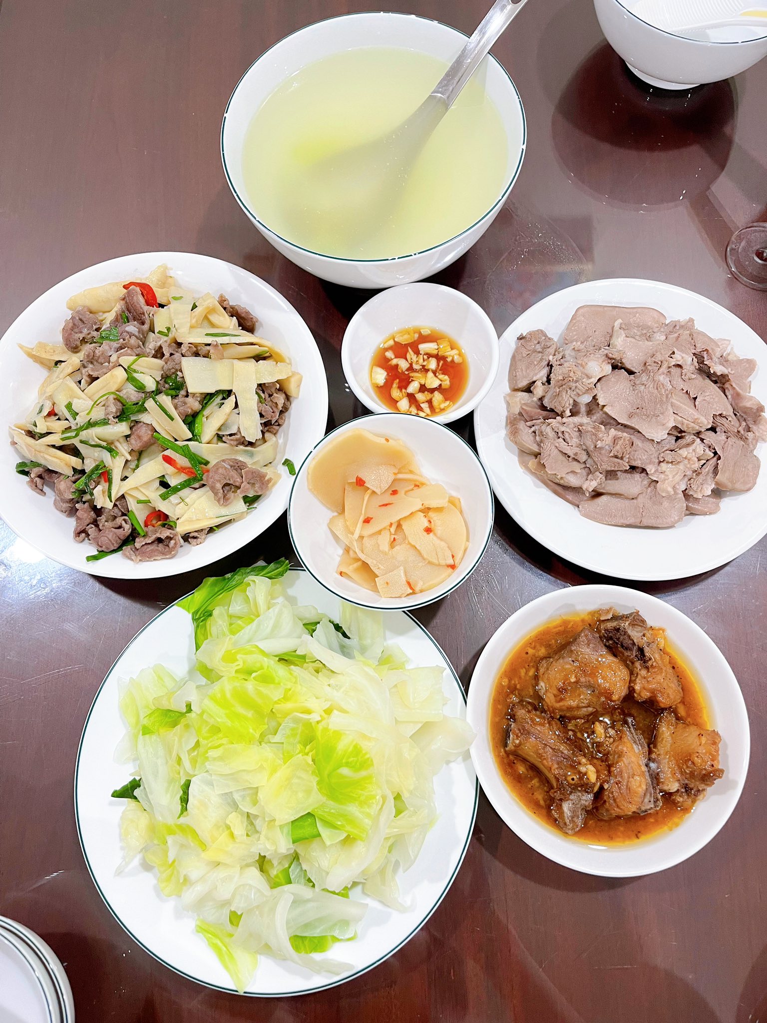 Mẹ chồng nấu cơm cữ cho con dâu ngày nào cũng thịnh soạn, hoành tráng, chị em ghen tỵ: Mẹ chồng nấu cơm cữ cho con dâu ngày nào cũng thịnh soạn, hoành tráng, chị em ghen tỵ: