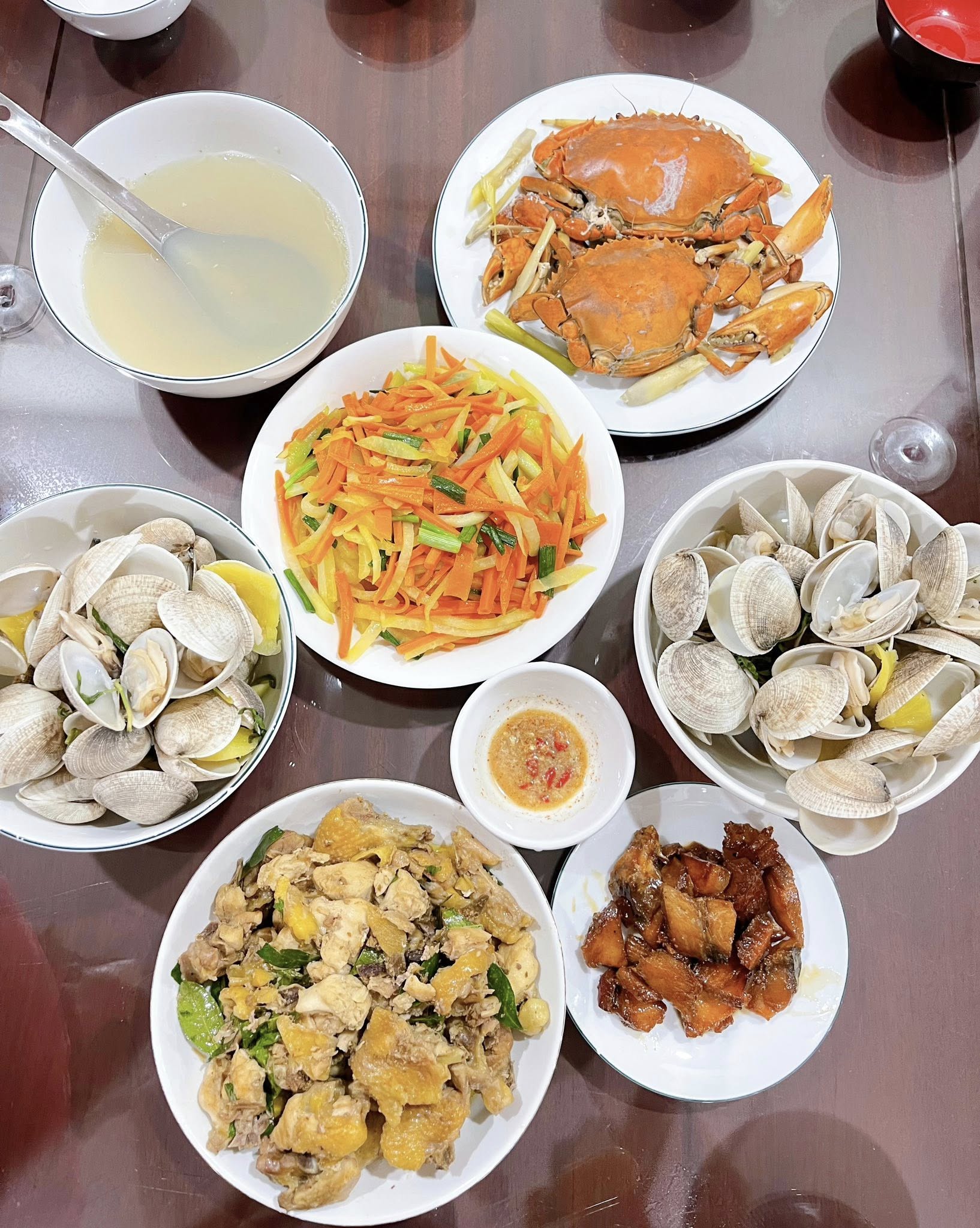Mẹ chồng nấu cơm cữ cho con dâu ngày nào cũng thịnh soạn, hoành tráng, chị em ghen tỵ: Mẹ chồng nấu cơm cữ cho con dâu ngày nào cũng thịnh soạn, hoành tráng, chị em ghen tỵ: