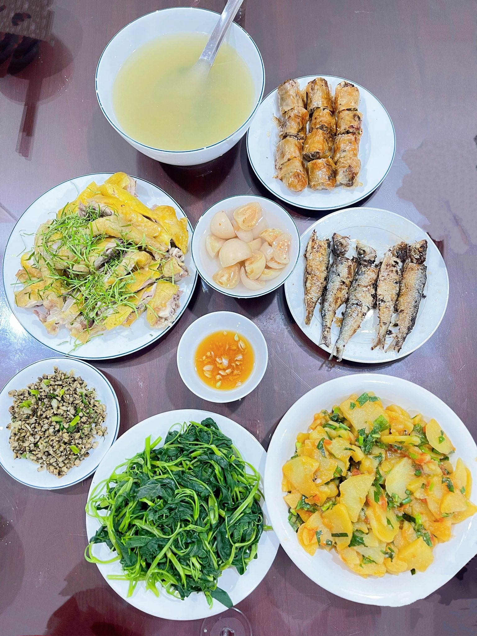 Mẹ chồng nấu cơm cữ cho con dâu ngày nào cũng thịnh soạn, hoành tráng, chị em ghen tỵ: Mẹ chồng nấu cơm cữ cho con dâu ngày nào cũng thịnh soạn, hoành tráng, chị em ghen tỵ: