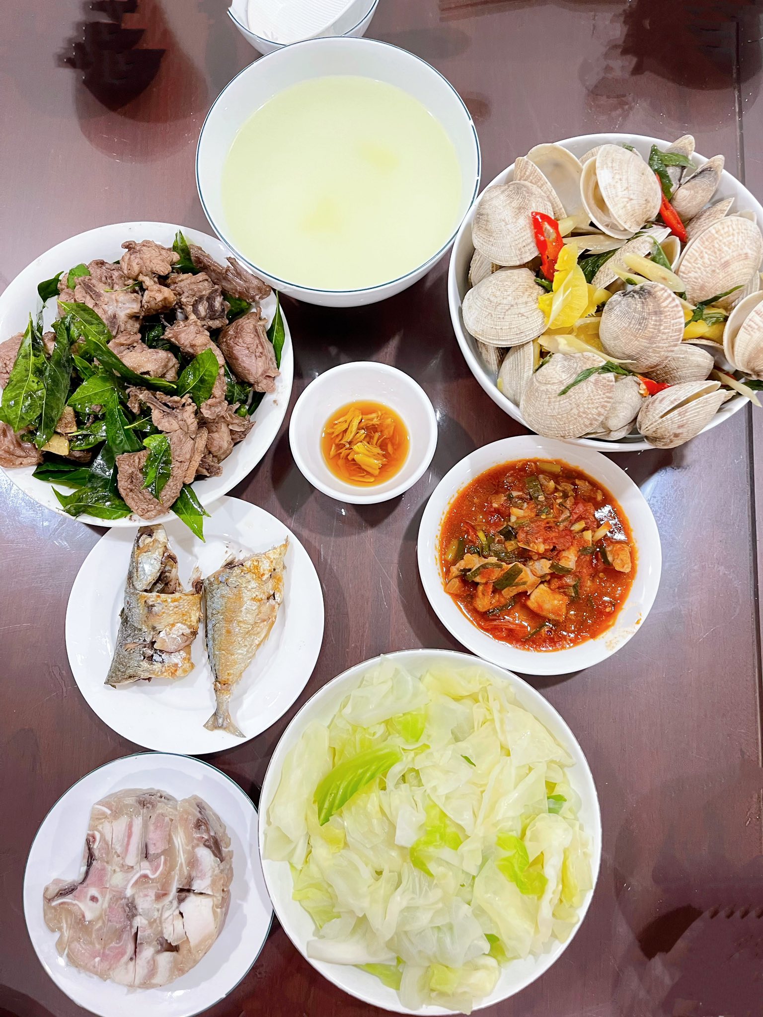 Mẹ chồng nấu cơm cữ cho con dâu ngày nào cũng thịnh soạn, hoành tráng, chị em ghen tỵ: Mẹ chồng nấu cơm cữ cho con dâu ngày nào cũng thịnh soạn, hoành tráng, chị em ghen tỵ: