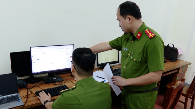 Bắt Hứa Văn Hội và 3 đồng phạm lừa đảo bằng "công nghệ" từ Campuchia- Ảnh 4. Bắt Hứa Văn Hội và 3 đồng phạm lừa đảo bằng "công nghệ" từ Campuchia- Ảnh 4.
