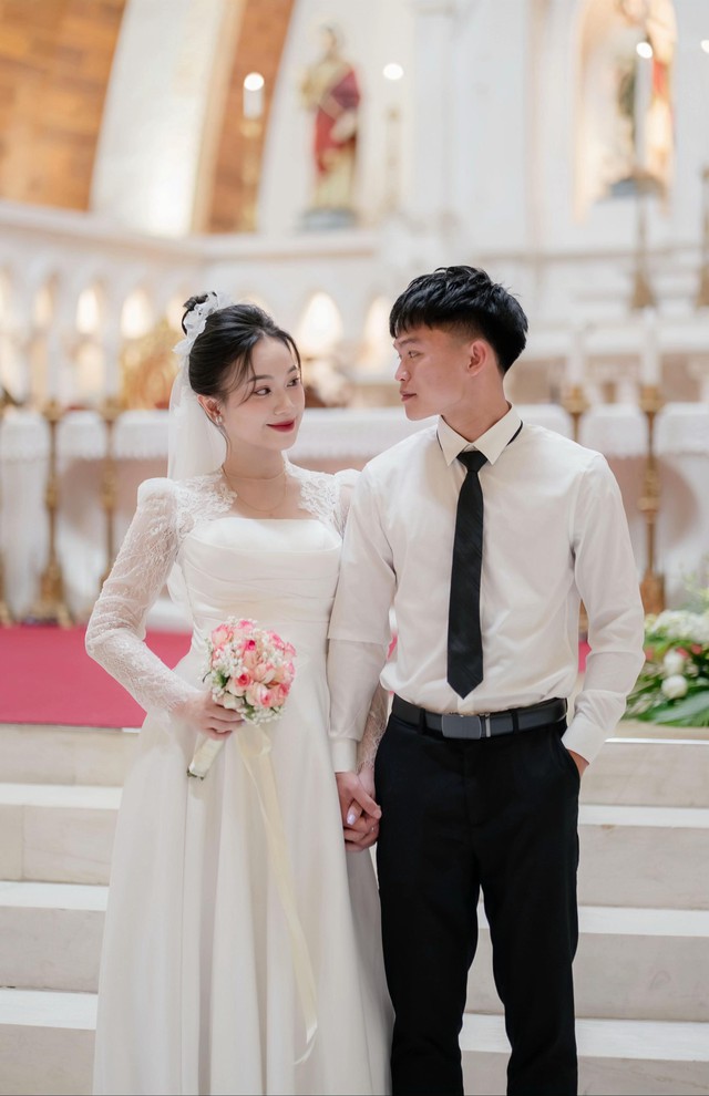 Cô gái Nghệ An để lộ vòng 2 lùm lùm nghi vấn mang bầu với Hồ Văn Cường sau đám cưới- Ảnh 3.