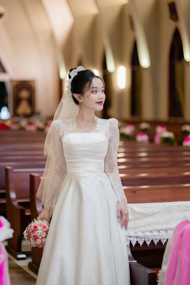 Cô gái Nghệ An để lộ vòng 2 lùm lùm nghi vấn mang bầu với Hồ Văn Cường sau đám cưới- Ảnh 2.