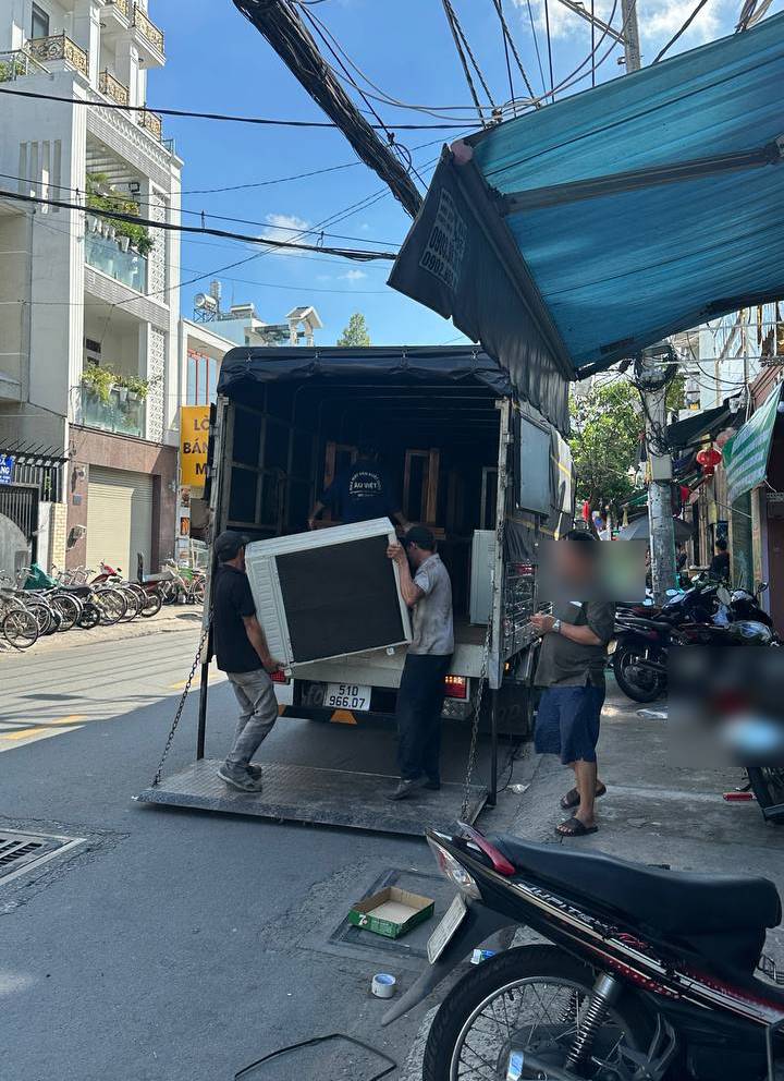 HOT: Cơ sở Lòng Chát TP.HCM bất ngờ dọn bàn ghế và bát đĩa chuyển đi dù chỉ mới thông báo 