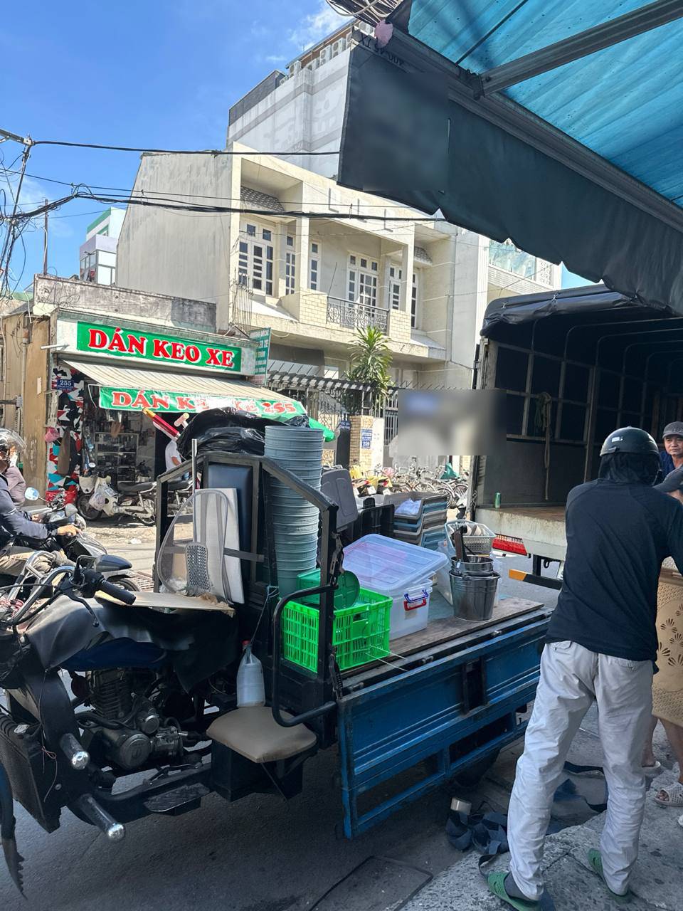 HOT: Cơ sở Lòng Chát TP.HCM bất ngờ dọn bàn ghế và bát đĩa chuyển đi dù chỉ mới thông báo 