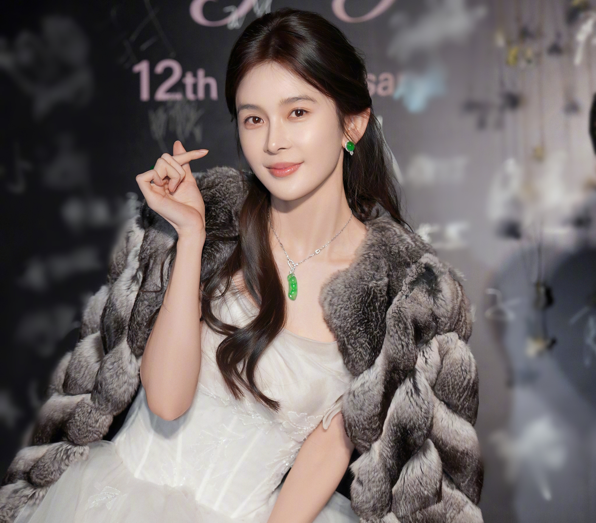 Mỹ nhân chiêu trò nhất showbiz đăng đàn cầu cứu ở Cannes 2025, nghe xong ai cũng đòi 