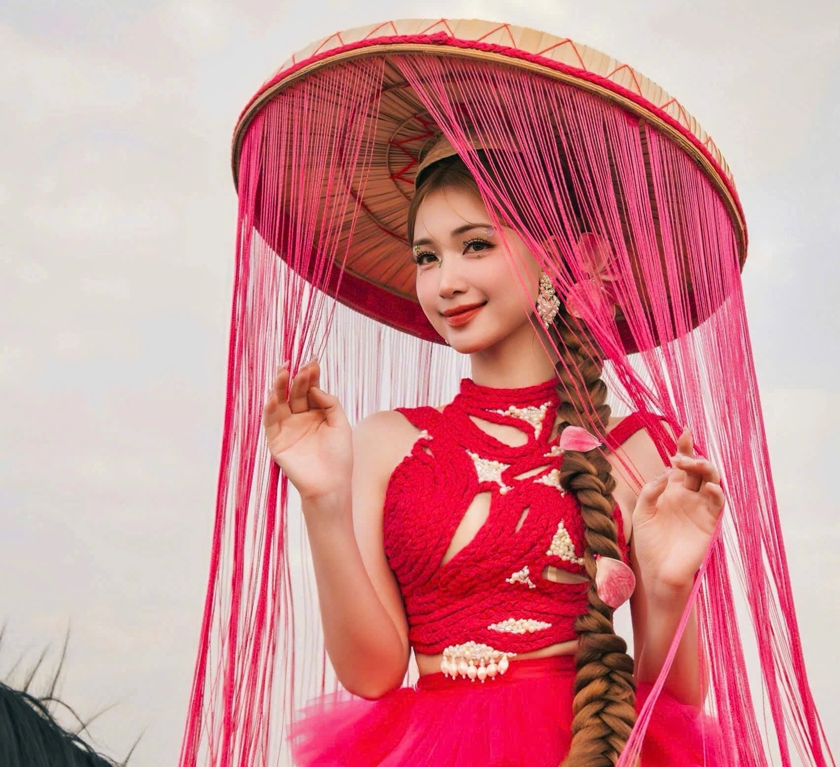 5 MV Vpop hot nhất từ đầu 2025: Hòa Minzy chiếm trọn 2 vị trí, SOOBIN - HIEUTHUHAI gây sốc- Ảnh 1.