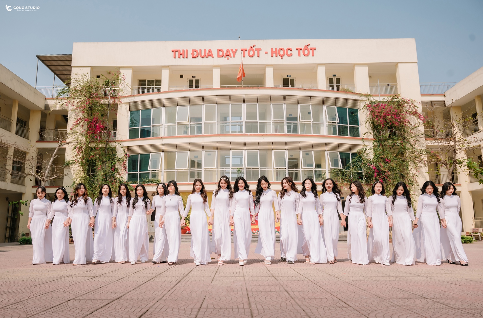 Một bước nhảy 6 bậc, ngôi trường này lọt top tỷ lệ chọi lớp 10 căng nhất Hà Nội khiến phụ huynh vã mồ hôi- Ảnh 1.