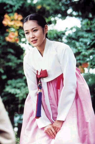 Son Ye Jin 20 tuổi đẹp kinh diễm trong tạo hình kỹ nữ: Thoáng lộ gáy thôi mà khán giả đã xuyến xao- Ảnh 7. Son Ye Jin 20 tuổi đẹp kinh diễm trong tạo hình kỹ nữ: Thoáng lộ gáy thôi mà khán giả đã xuyến xao- Ảnh 7.