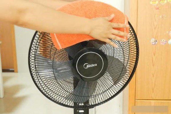 Dùng quạt nửa đời người, tôi nghĩ mình sành, hóa ra 