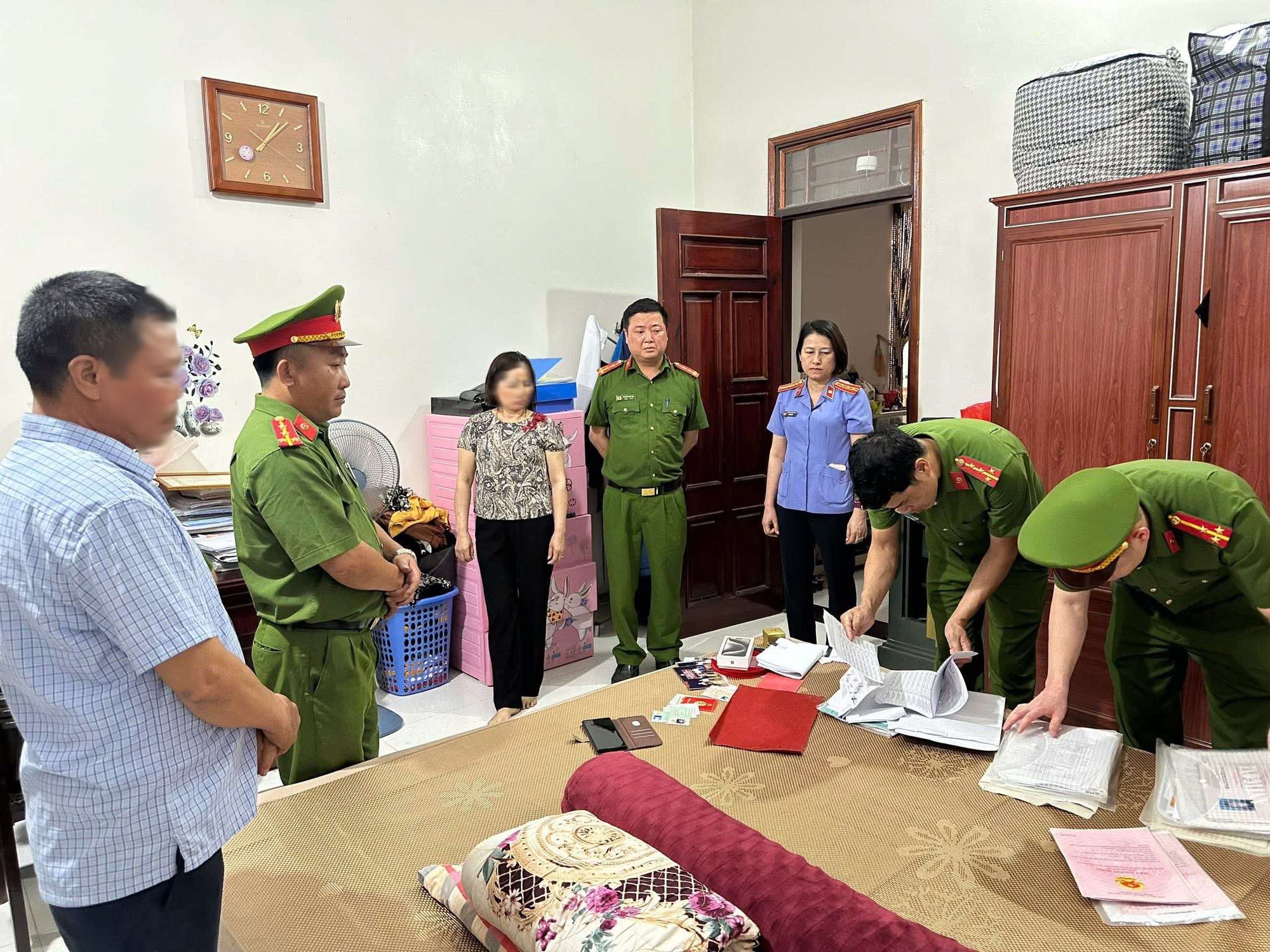 Một chủ tịch UBND xã bị giữ người, khám xét khẩn cấp- Ảnh 2.