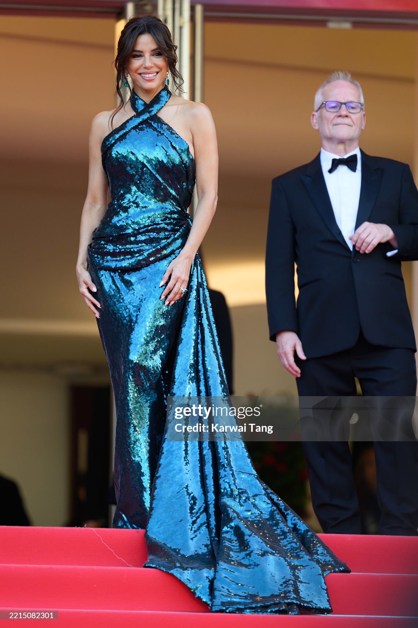 Thảm đỏ Cannes ngày 2: Tom Cruise giật trọn spotlight, Chompoo Araya lên đồ 