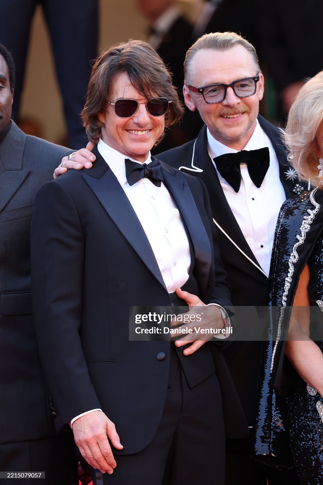 Thảm đỏ Cannes ngày 2: Tom Cruise giật trọn spotlight, Chompoo Araya lên đồ 