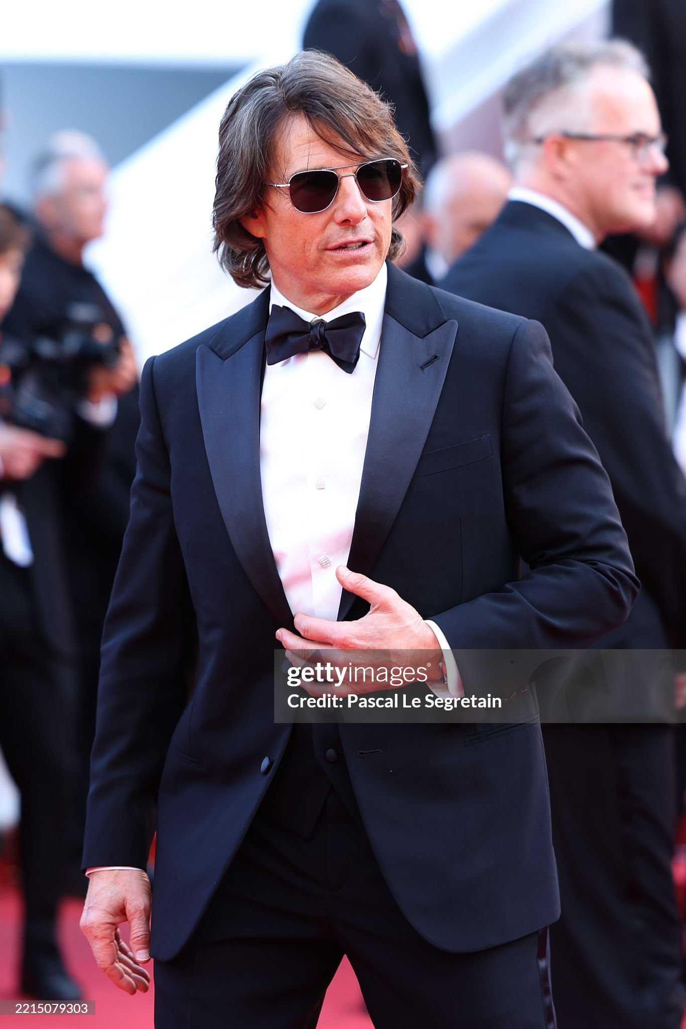Thảm đỏ Cannes ngày 2: Tom Cruise giật trọn spotlight, Chompoo Araya lên đồ 