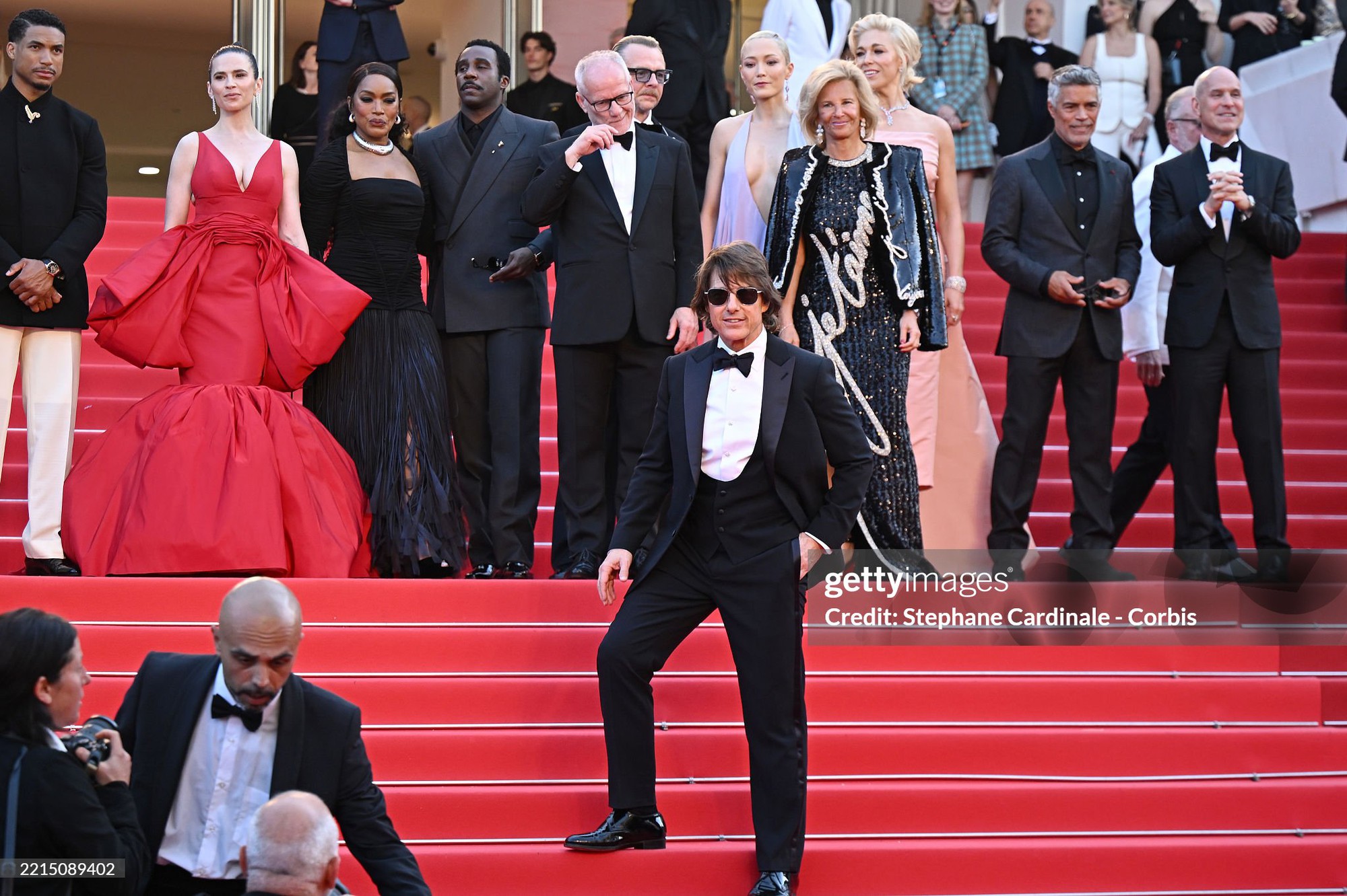 Thảm đỏ Cannes ngày 2: Tom Cruise giật trọn spotlight, Chompoo Araya lên đồ 