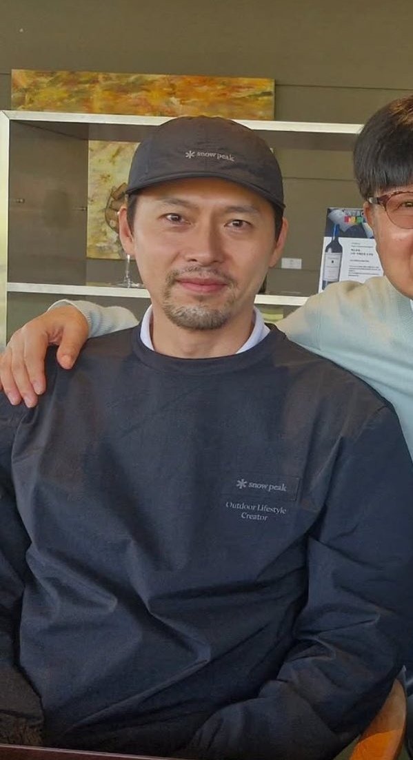 Không ai ngờ Hyun Bin trên thảm đỏ và ở nhà lại khác xa đến vậy- Ảnh 2.