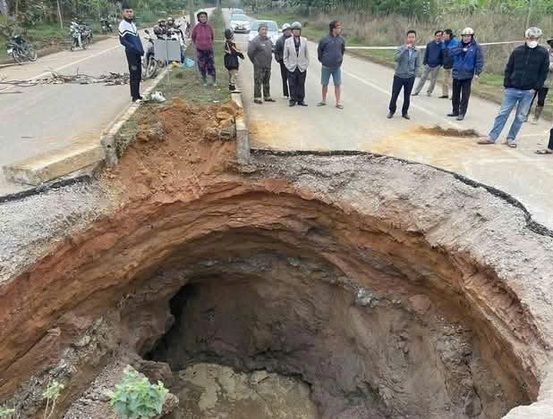 Liên tiếp xuất hiện 7 “hố tử thần”, công bố tình huống khẩn cấp về thiên tai- Ảnh 1.