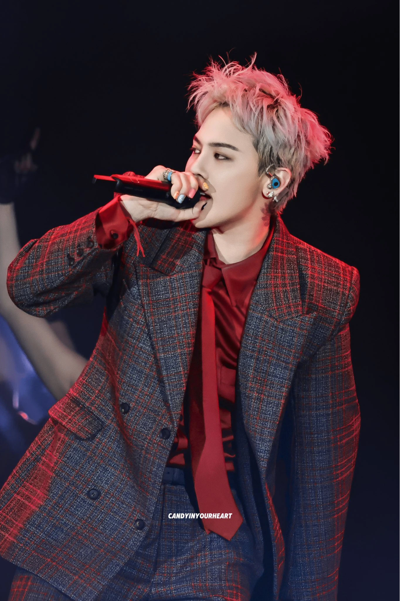 Một ca sĩ Vbiz tiết lộ tinh thần không ổn định, có liên quan G-Dragon?- Ảnh 1.