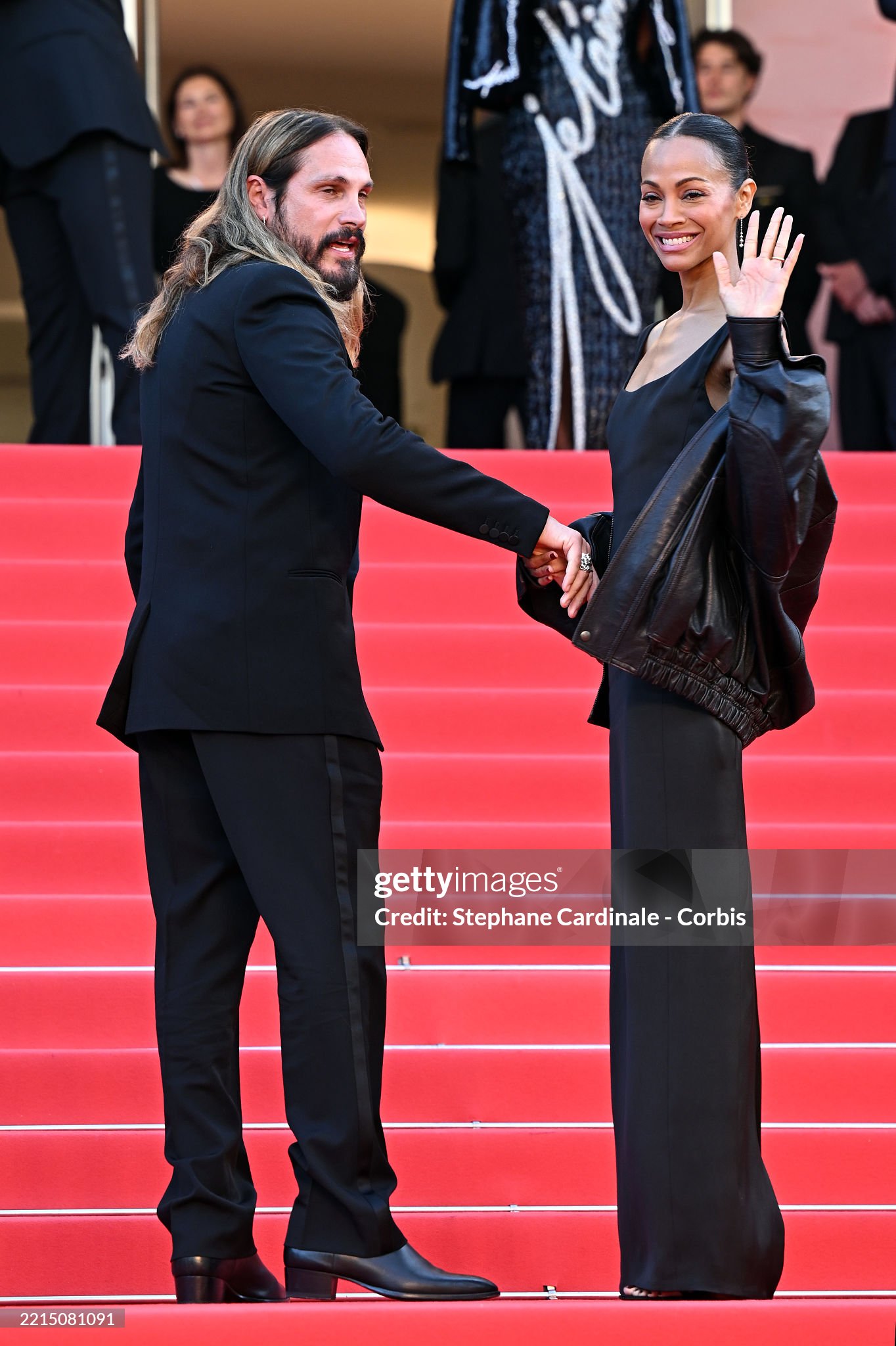 Thảm đỏ Cannes ngày 2: Tom Cruise giật trọn spotlight, Chompoo Araya lên đồ 