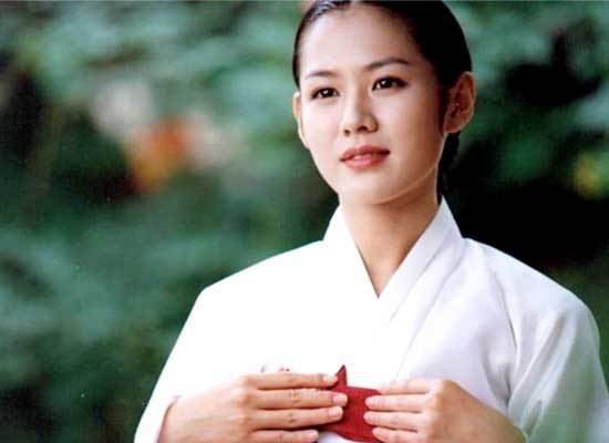 Son Ye Jin 20 tuổi đẹp kinh diễm trong tạo hình kỹ nữ: Thoáng lộ gáy thôi mà khán giả đã xuyến xao- Ảnh 8. Son Ye Jin 20 tuổi đẹp kinh diễm trong tạo hình kỹ nữ: Thoáng lộ gáy thôi mà khán giả đã xuyến xao- Ảnh 8.