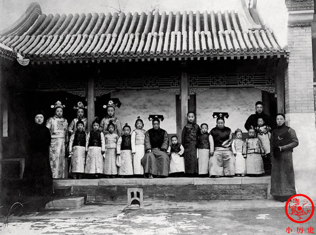Vương tộc cuối cùng của Trung Hoa: Loạt ảnh hiếm hé lộ toàn cảnh cuộc sống gia đình Phổ Nghi qua 3 thế hệ- Ảnh 2.