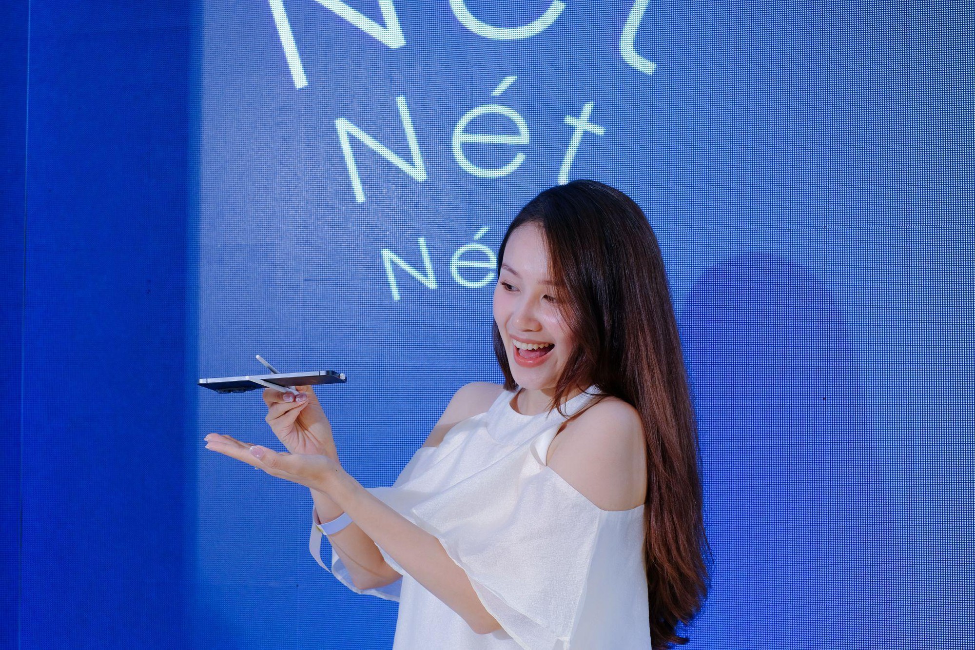 Sau bao mong chờ, giới truyền thông nói gì khi trên tay “thế hệ S mỏng nhất” của Samsung- Ảnh 3.