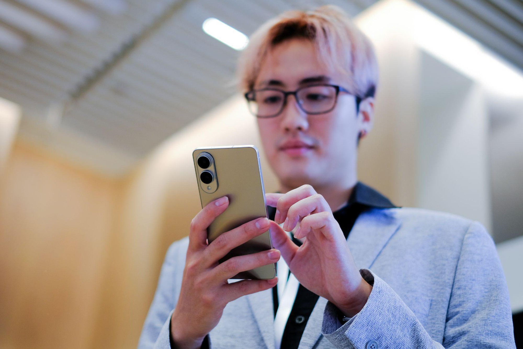 Sau bao mong chờ, giới truyền thông nói gì khi trên tay “thế hệ S mỏng nhất” của Samsung- Ảnh 4.