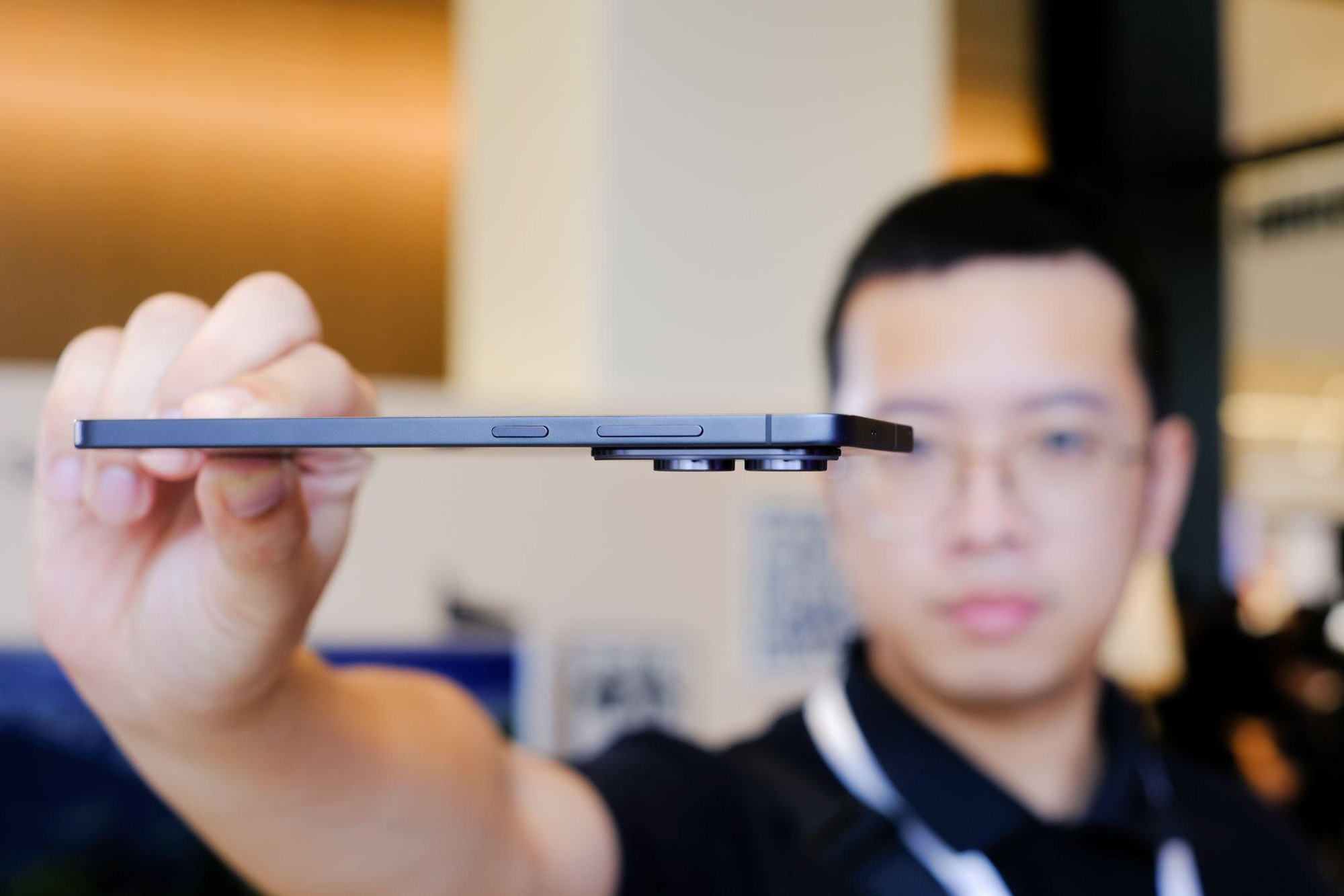 Sau bao mong chờ, giới truyền thông nói gì khi trên tay “thế hệ S mỏng nhất” của Samsung- Ảnh 5.