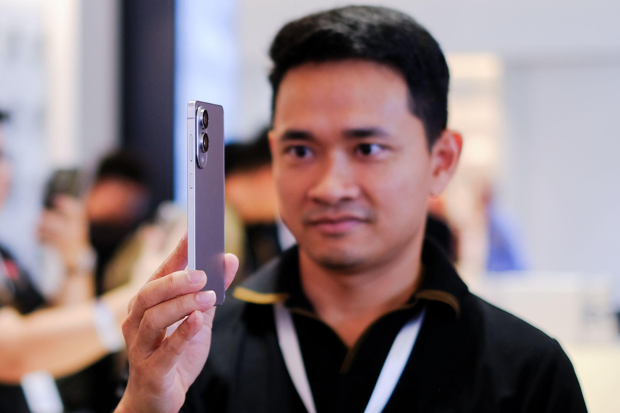 Sau bao mong chờ, giới truyền thông nói gì khi trên tay “thế hệ S mỏng nhất” của Samsung- Ảnh 8.