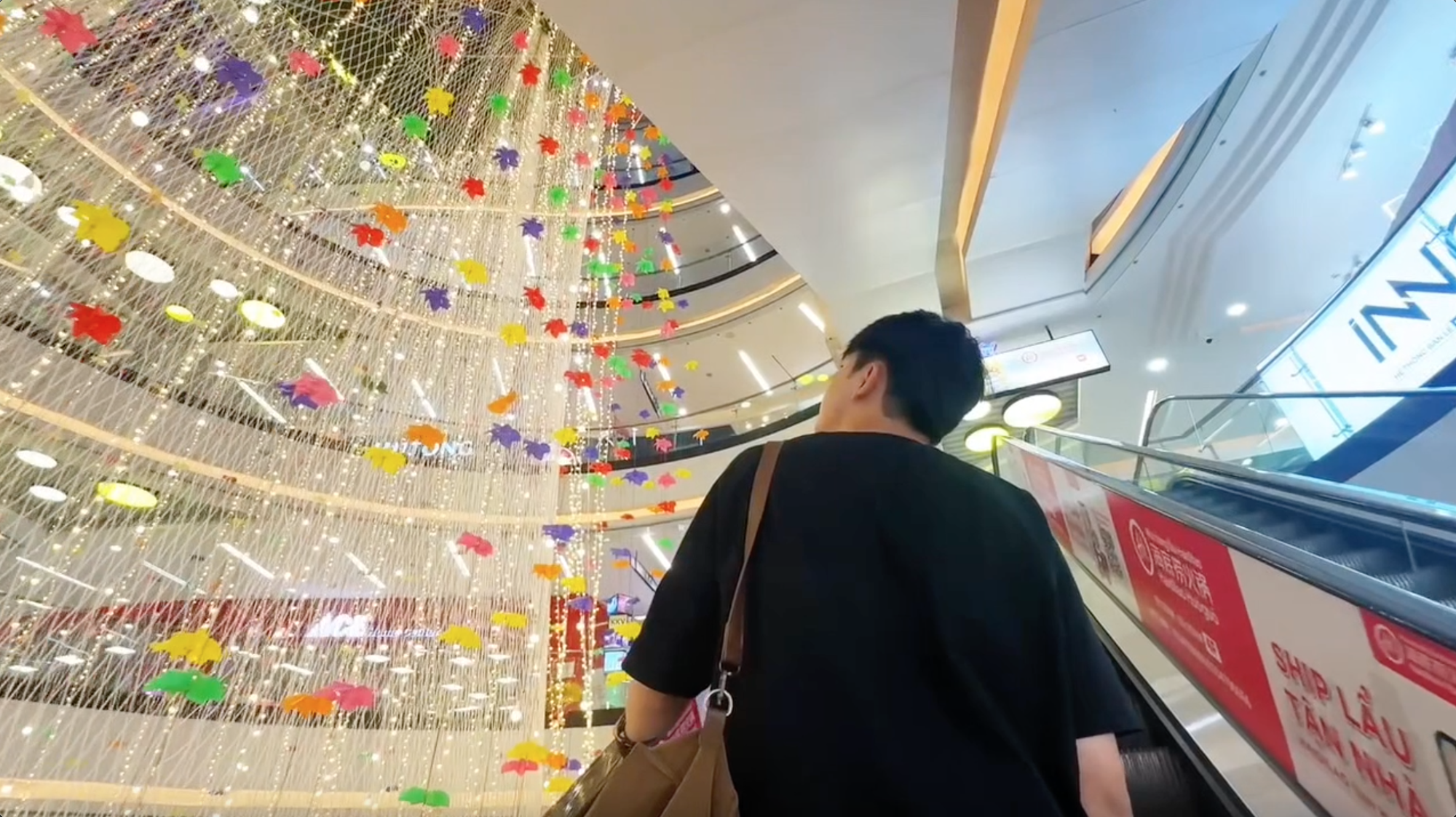 Đến Vạn Hạnh Mall những ngày này, 10 người thì cả 10 đều vô thức làm một việc giống hệt nhau- Ảnh 2.