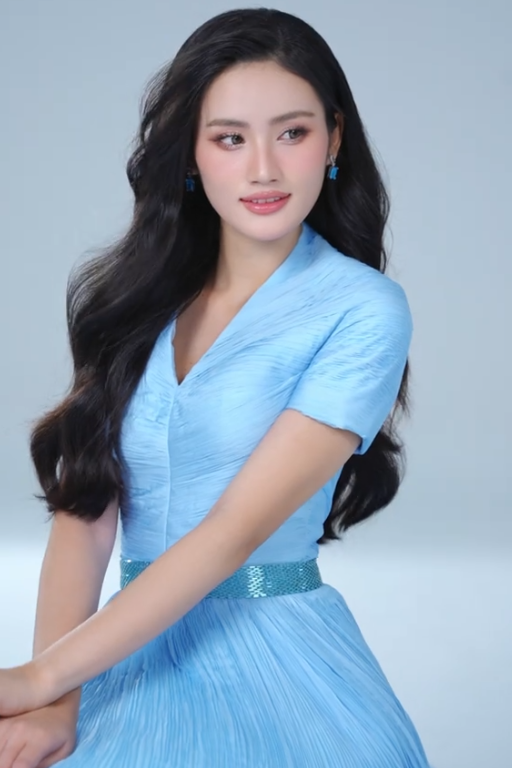 Ý Nhi lột xác nhờ liên tục 