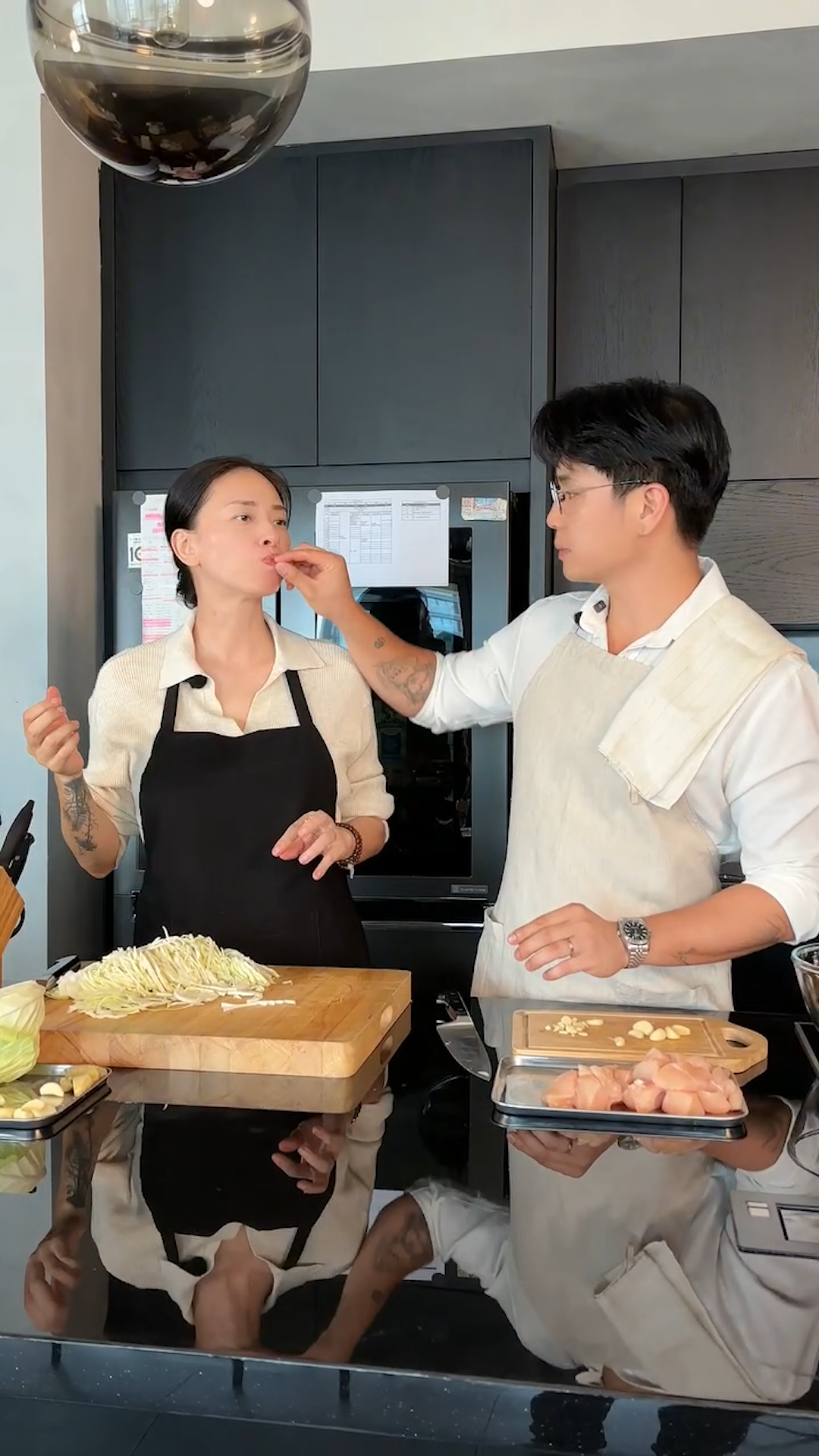 “Bà bầu” Ngô Thanh Vân được chồng cưng như trứng: Lo từng bữa ăn, không quên phát cẩu lương mệt nghỉ- Ảnh 1.