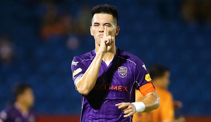 Công khai 'bật' thầy cũ Công Phượng, Quả bóng vàng Việt Nam sẵn sàng cập bến đại gia V.League?