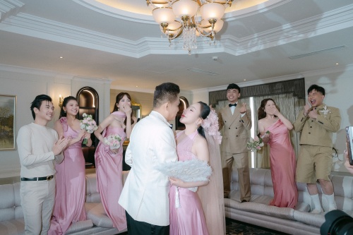 Dàn sao dự đám cưới Hồ Quỳnh Hương: Thiều Bảo Trâm khoe dáng gợi cảm, 