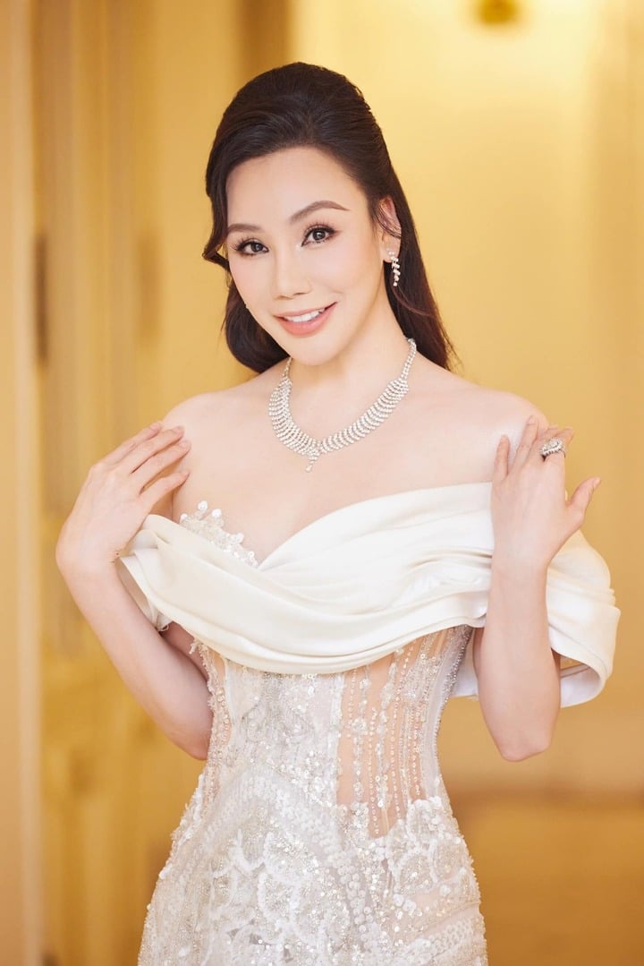 Đường tình kín tiếng của Hồ Quỳnh Hương trước khi kết hôn ở tuổi 45- Ảnh 3. Đường tình kín tiếng của Hồ Quỳnh Hương trước khi kết hôn ở tuổi 45- Ảnh 3.