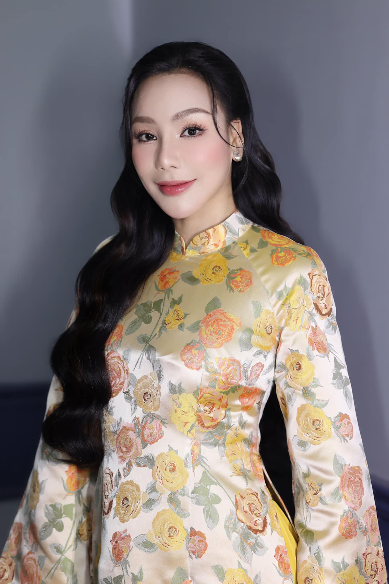 Hồ Quỳnh Hương và những lần diện áo dài khiến fan 