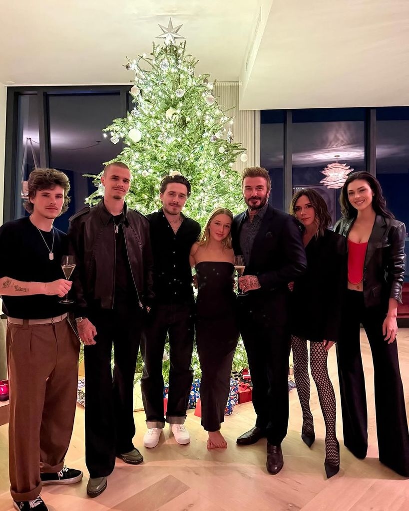 Giữa sóng gió gia đình, vợ chồng con trai cả nhà Beckham ăn tối cùng một cặp đôi Hoàng gia đình đám gây chú ý- Ảnh 3.