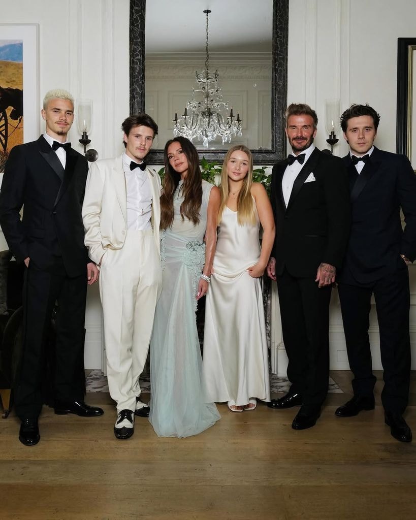 Giữa sóng gió gia đình, vợ chồng con trai cả nhà Beckham ăn tối cùng một cặp đôi Hoàng gia đình đám gây chú ý- Ảnh 2.