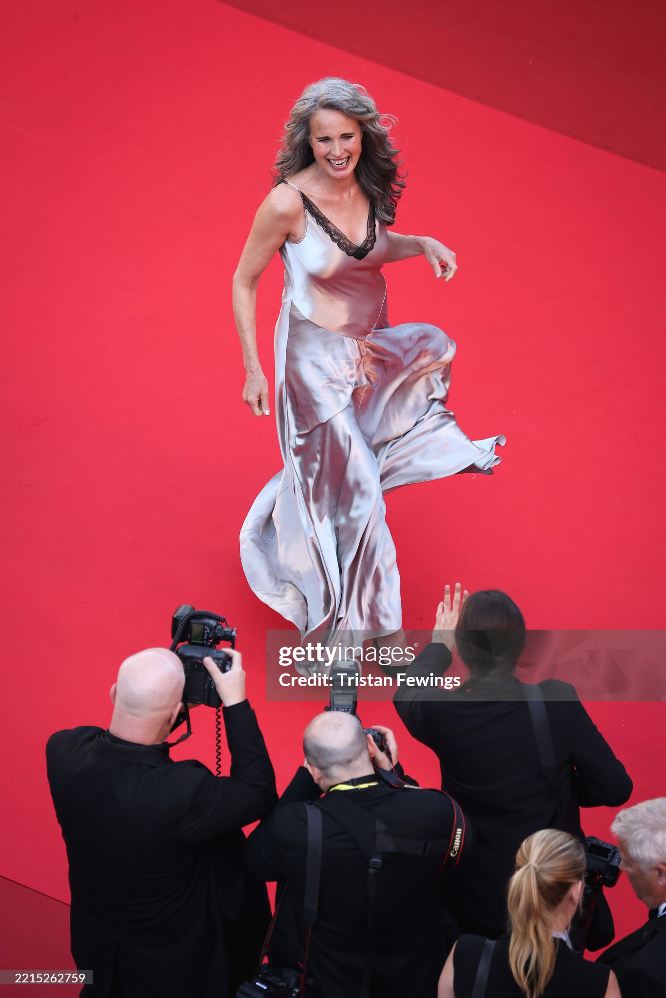 Thảm đỏ Cannes ngày 3: Chung Sở Hi đẹp phát sáng, cùng Chompoo Araya Thảm đỏ Cannes ngày 3: Chung Sở Hi đẹp phát sáng, cùng Chompoo Araya