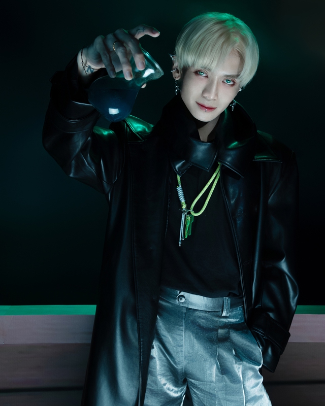 MV debut nhóm Anh Tài sao thế này: Như “lẩu thập cẩm” càng nghe càng sến, phối cảnh nghèo nàn tưởng sân khấu kịch- Ảnh 9.