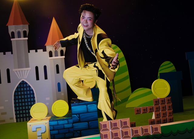MV debut nhóm Anh Tài sao thế này: Như “lẩu thập cẩm” càng nghe càng sến, phối cảnh nghèo nàn tưởng sân khấu kịch- Ảnh 8.