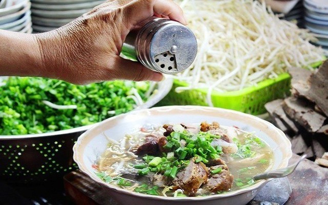 Không phải phở, bánh mì, món ăn chưa tới 30.000đ/bát này mới là hương vị Việt lọt top ngon nhất châu Á- Ảnh 6.