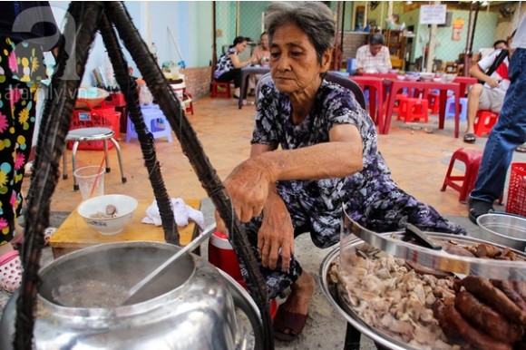 Không phải phở, bánh mì, món ăn chưa tới 30.000đ/bát này mới là hương vị Việt lọt top ngon nhất châu Á- Ảnh 1.