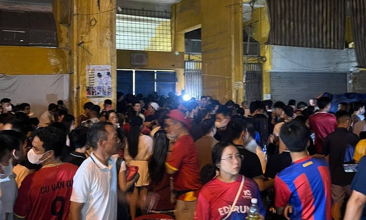 CĐV có vé không được vào sân, CLB Công an Hà Nội xin lỗi, hoàn tiền- Ảnh 1.