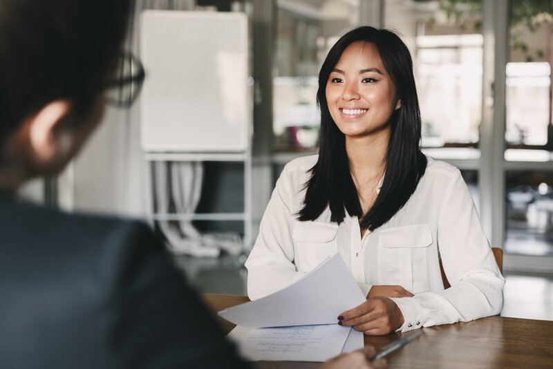 U40 đi phỏng vấn bị hỏi "Nhìn thấy chồng với phụ nữ lạ bạn sẽ làm gì?", bà mẹ 3 con có câu trả lời xuất sắc, được tuyển ngay làm quản lý- Ảnh 2.