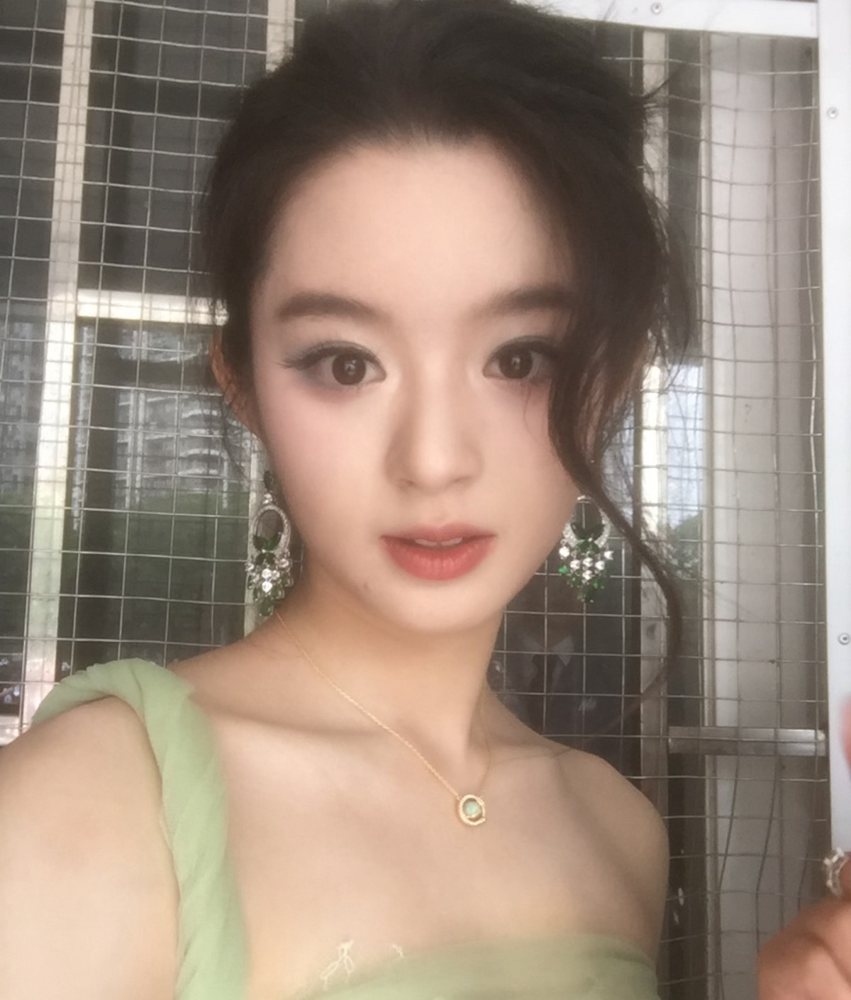 Hot nhất Weibo: Đôi khuyên tai 8 tỷ vạch trần bí mật động trời của nữ chính Sở Kiều Truyện 2- Ảnh 2.