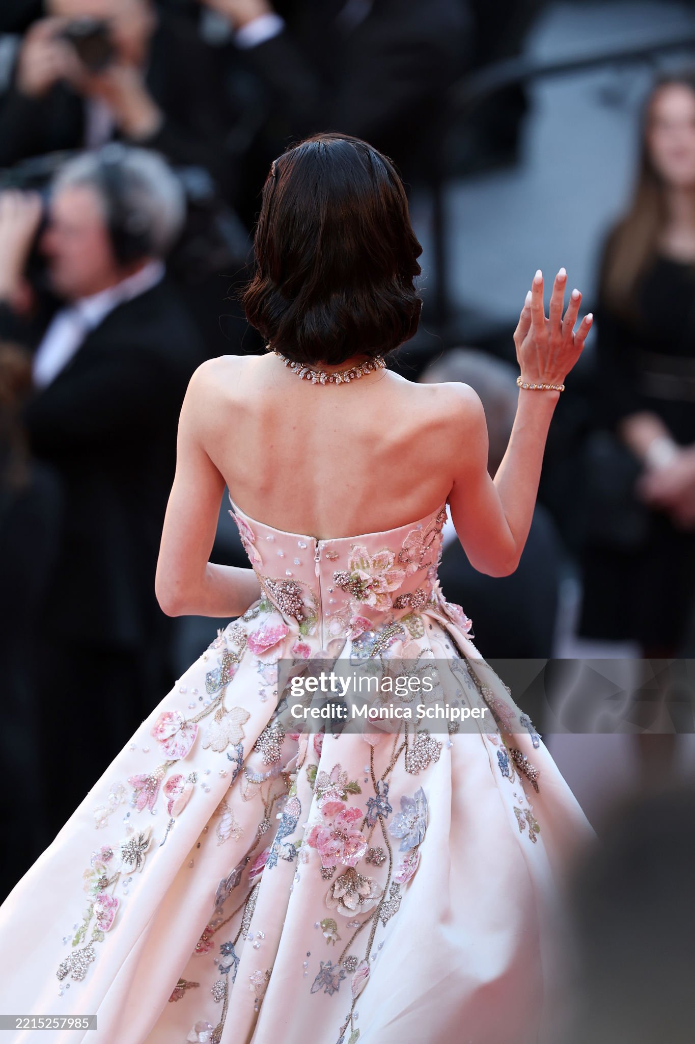 Thảm đỏ Cannes ngày 3: Chung Sở Hi đẹp phát sáng, cùng Chompoo Araya Thảm đỏ Cannes ngày 3: Chung Sở Hi đẹp phát sáng, cùng Chompoo Araya