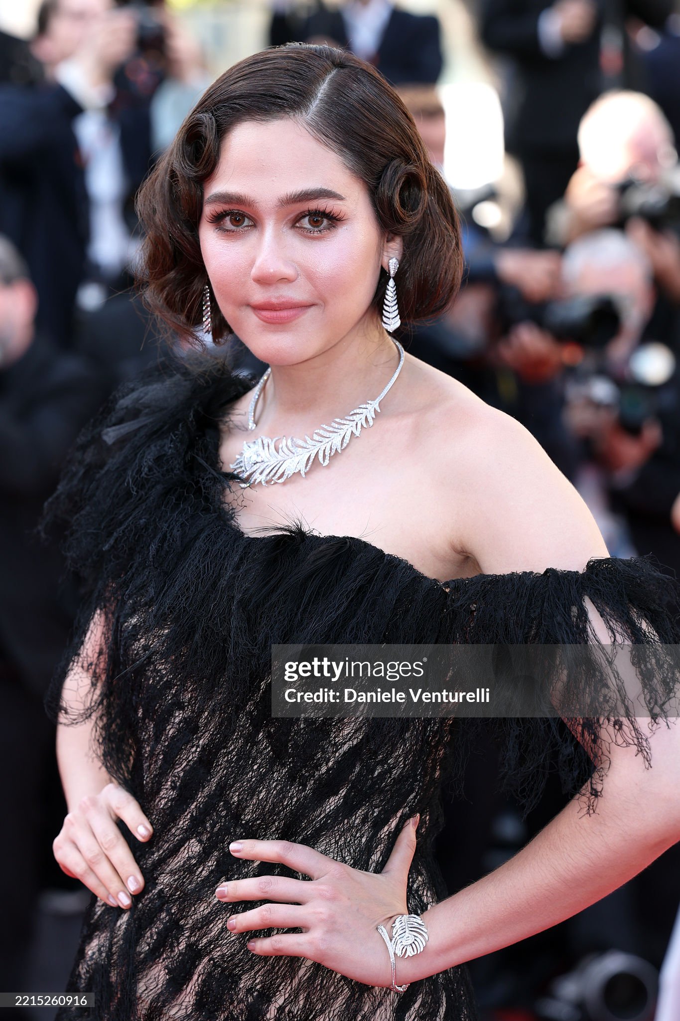 Thảm đỏ Cannes ngày 3: Chung Sở Hi đẹp phát sáng, cùng Chompoo Araya Thảm đỏ Cannes ngày 3: Chung Sở Hi đẹp phát sáng, cùng Chompoo Araya
