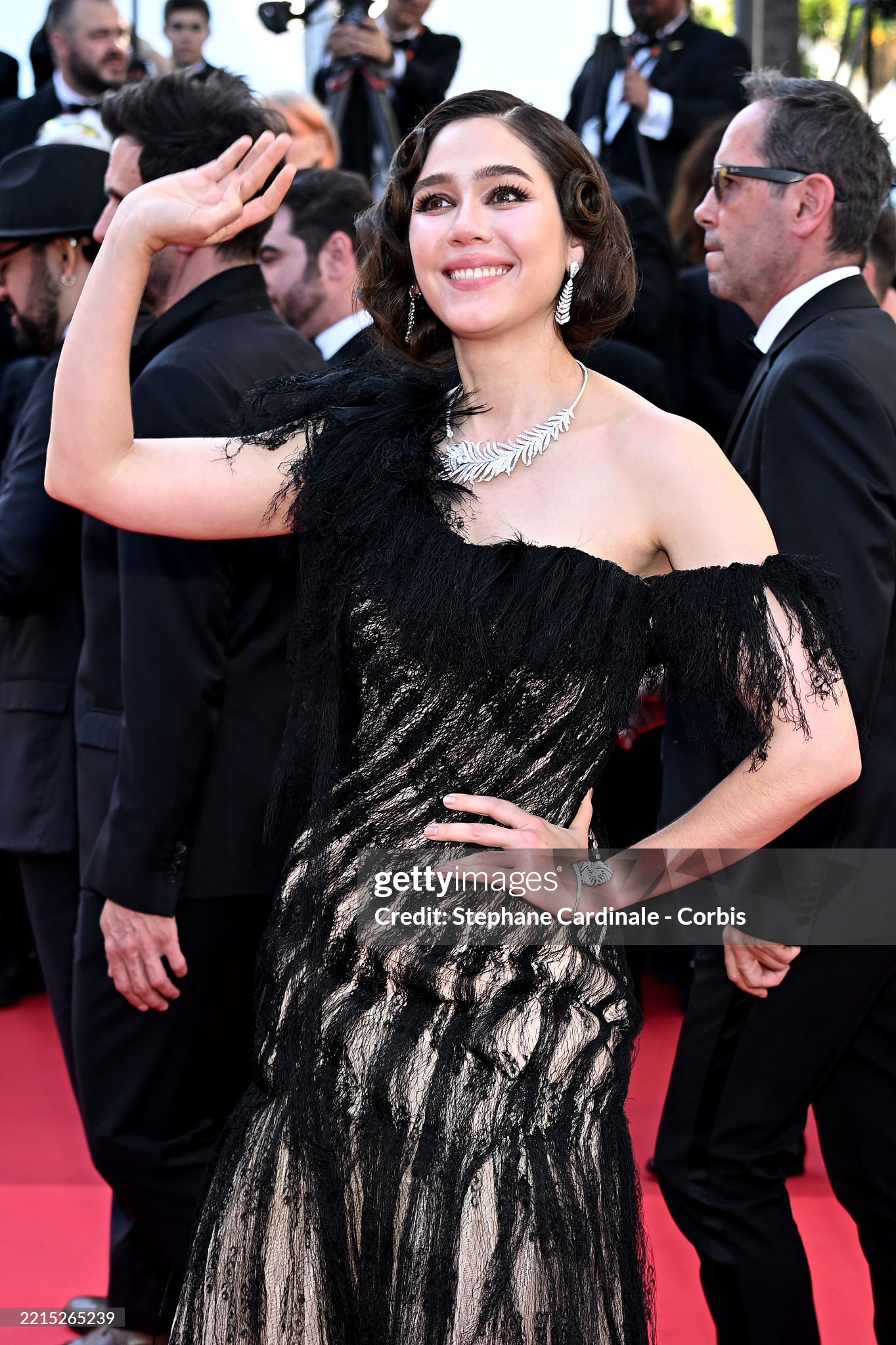 Thảm đỏ Cannes ngày 3: Chung Sở Hi đẹp phát sáng, cùng Chompoo Araya Thảm đỏ Cannes ngày 3: Chung Sở Hi đẹp phát sáng, cùng Chompoo Araya