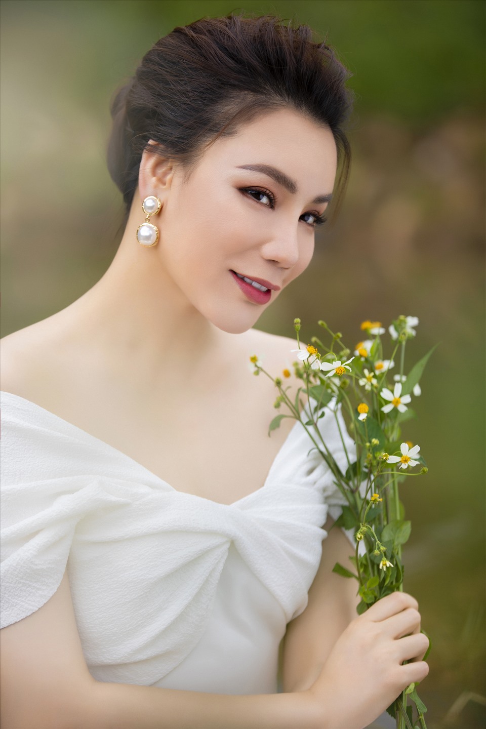 Đám cưới Hồ Quỳnh Hương: Chú rể lần đầu lộ diện, cô dâu mặc áo dài và 4 chiếc váy cưới khác biệt!- Ảnh 11.